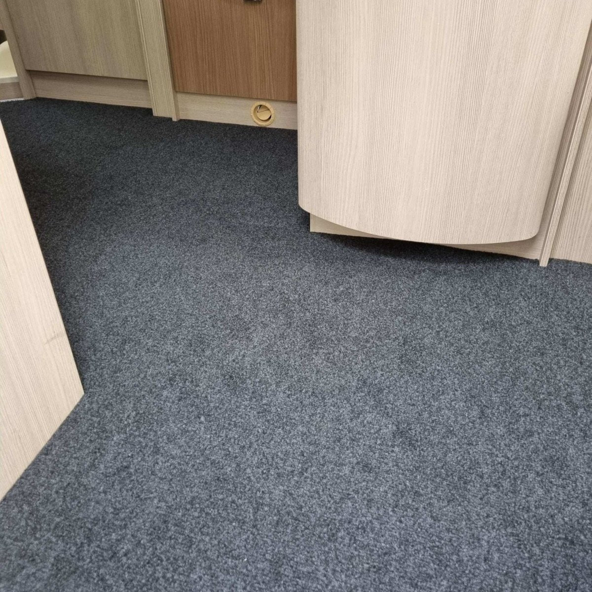 En andningsbar termomatta skyddar betonggolvet mot fukt och mögel